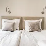 Urban Chic - Luxury Warsaw Stays - Mennica Residence - 4 Bedrooms