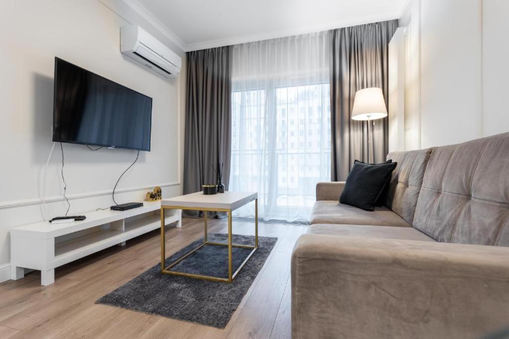 Urban Chic - Luxury - Mennica - 4 Bedrooms Apartament Warszawa