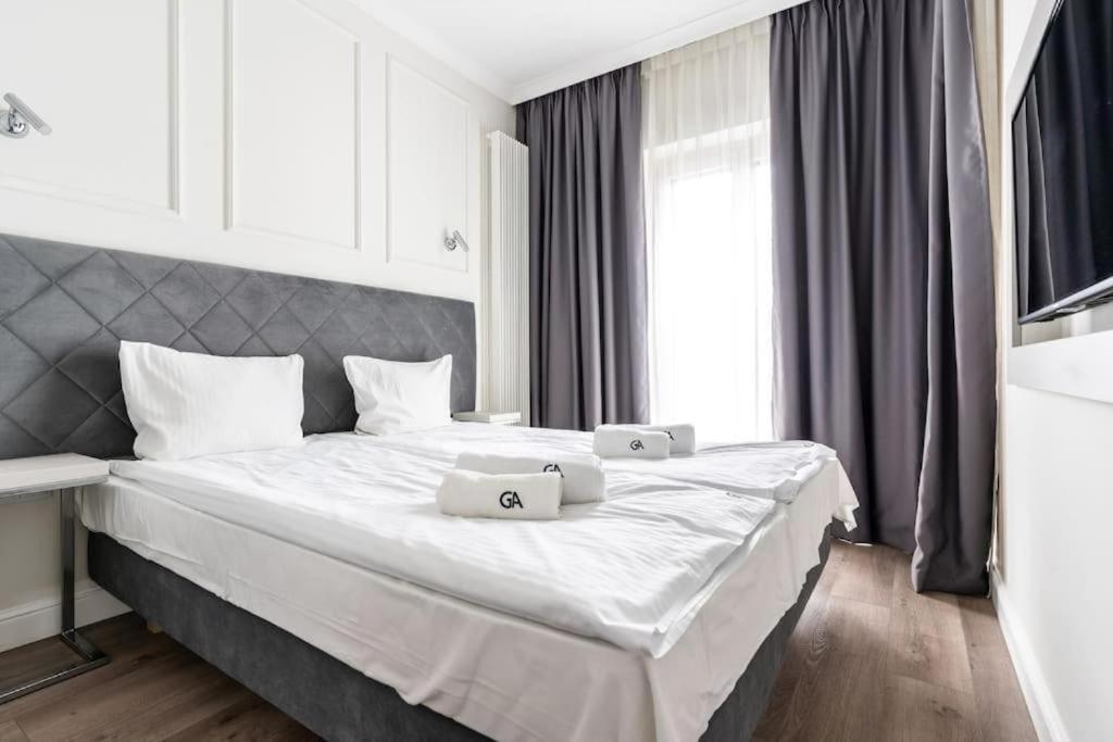 Urban Chic - Luxury - Mennica - 4 Bedrooms Warszawa