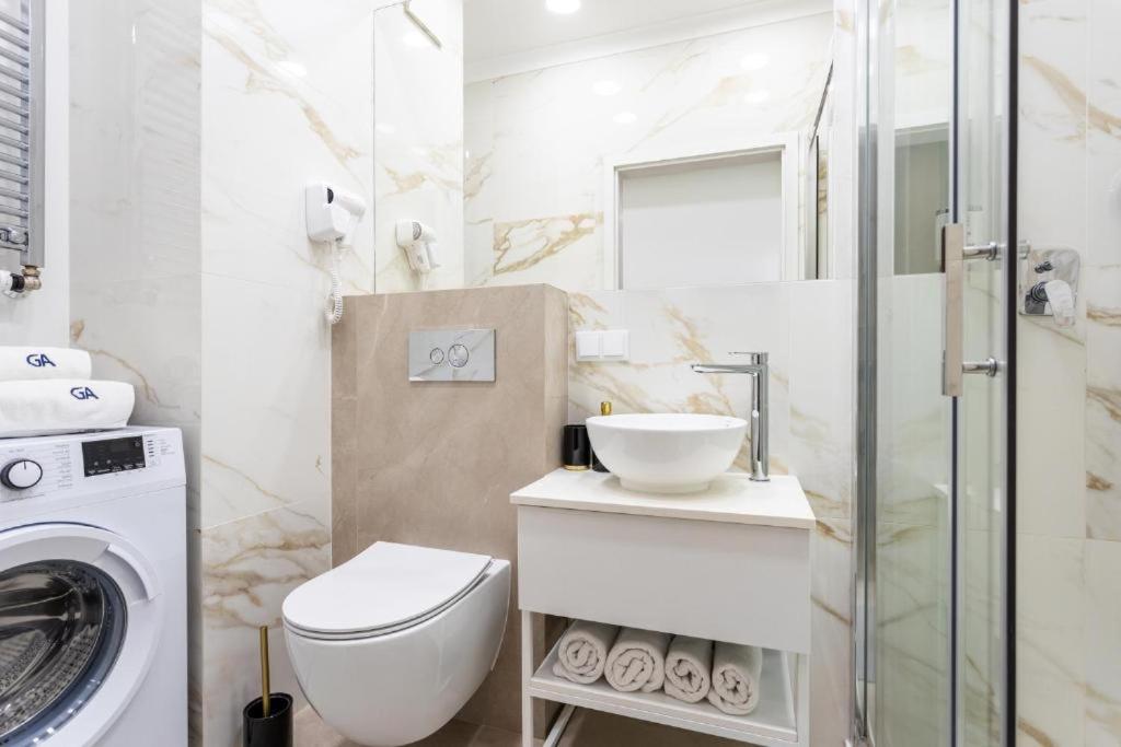 Urban Chic - Luxury - Mennica - 4 Bedrooms Apartament Warszawa