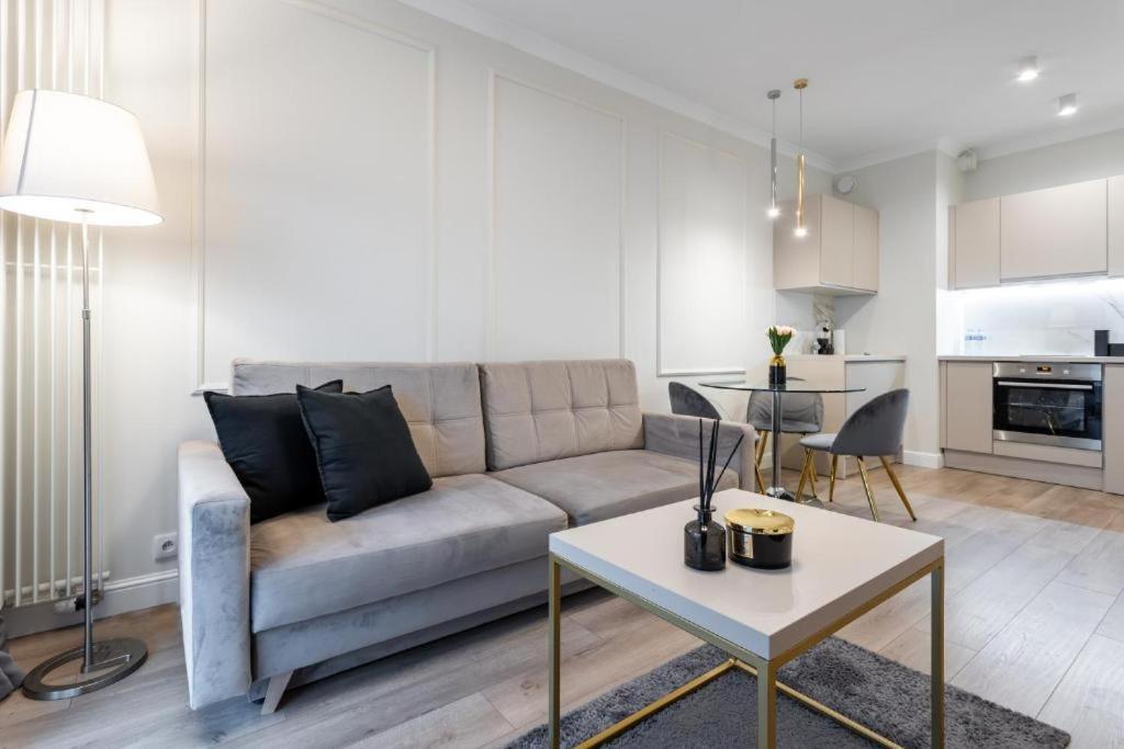 Apartament Urban Chic - Luxury - Mennica - 4 Bedrooms Warszawa
