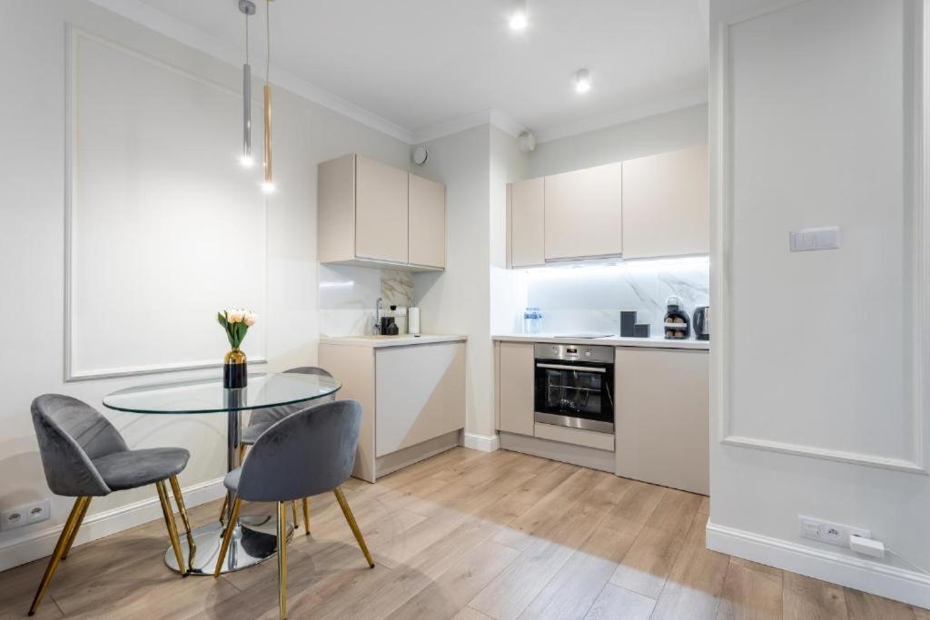 Urban Chic - Luxury - Mennica - 4 Bedrooms Apartament