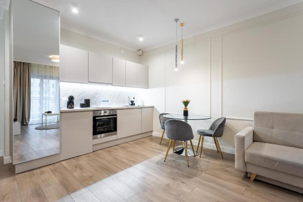 Urban Chic - Luxury - Mennica - 4 Bedrooms Apartament *
