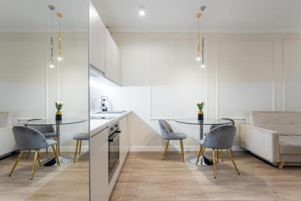 Urban Chic - Luxury - Mennica - 4 Bedrooms Apartament *